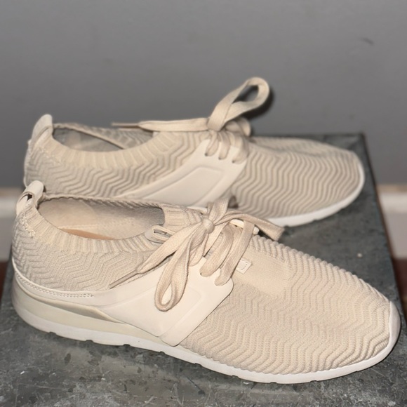 Ugh Tennis Shoes - Picture 9 of 9